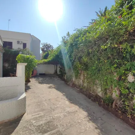 Casa vacanze Elios, 400 Metri Dal Mare A Baia *
